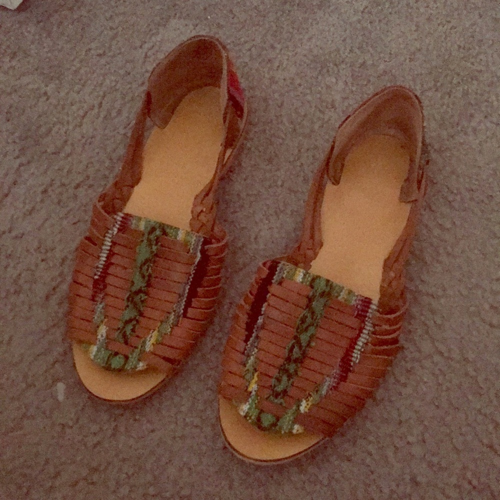 Super cute ecote leather huarache sandals